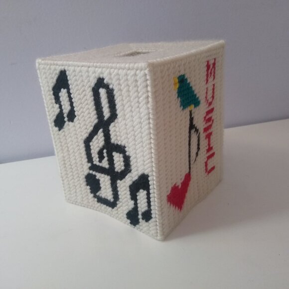 Music themed Tissue Box - crochet style/plastic canvas - Picture 12 of 12